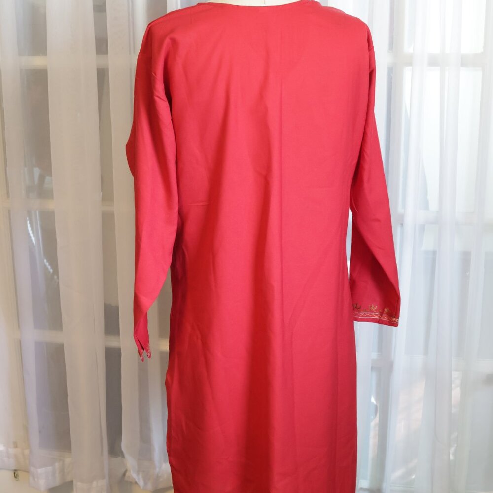 NWOT Large Red Tunic with Beautiful Design - Picture 3 of 4